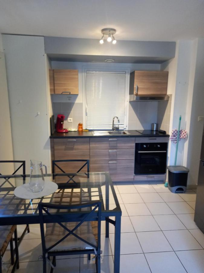 Saint Geniez D'Olt Jolie T2 Amenagee Et Equipee Village Goelia 2 Piscines Chauffees Luaran gambar