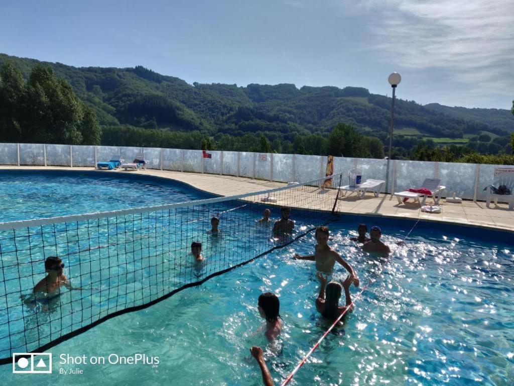 Saint Geniez D'Olt Jolie T2 Amenagee Et Equipee Village Goelia 2 Piscines Chauffees Luaran gambar